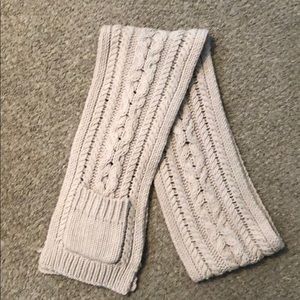 Anthropologie cable knit scarf with pockets